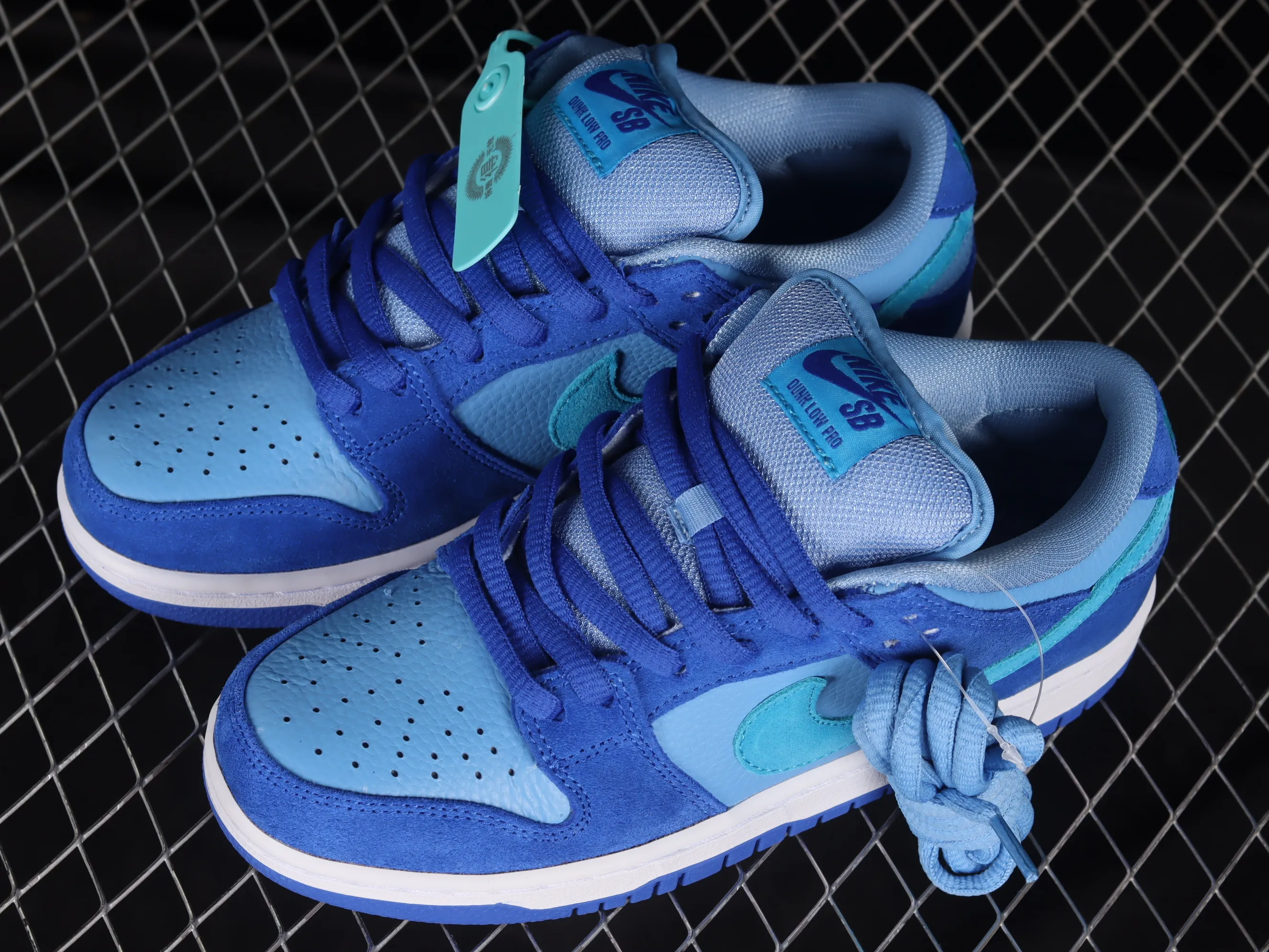 All categories Nk SB Dunk series Nk SB Dunk Low low-top sneakers F version Nk SB Dunk Low Blue Raspberry blue raspberry SB low-top sports and leisure sneakers DM0807-400